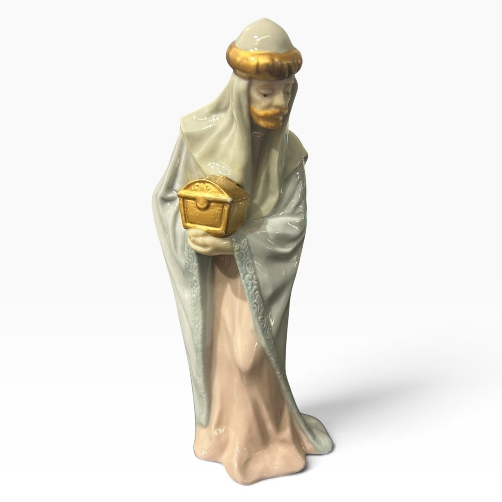 Vintage 1982 Avon Nativity Melchior Wise Man Porcelain Figurine Goldtone Accents